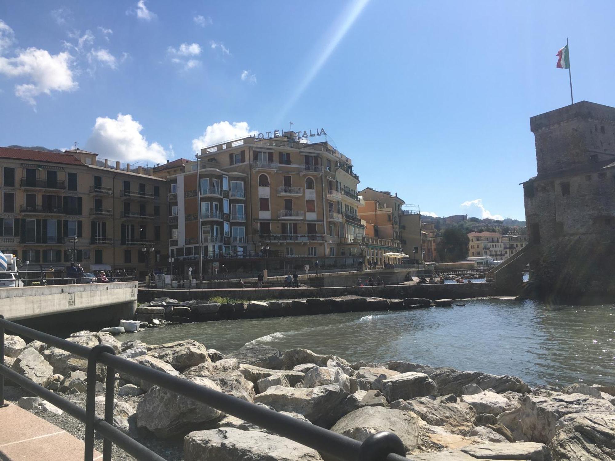 Near The Beach Rapallo Bagian luar foto